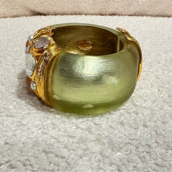 Elegant Gold and Green Bangle Bracelet From ALEXIS!!! SMALL WHITE MARK ONE SIDE! - Picture 10 of 11